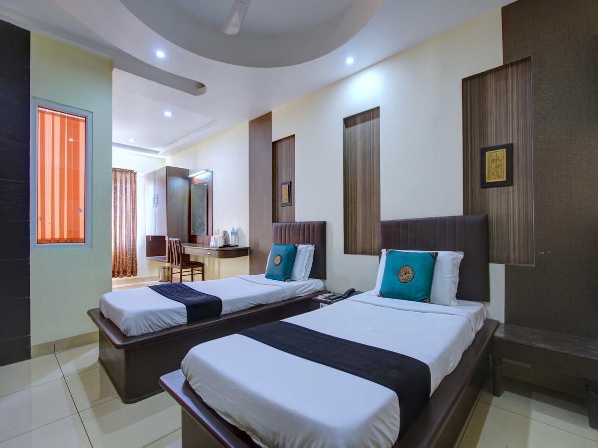 Oyo 8892 Kadambari Regency Hotell Angamali Eksteriør bilde