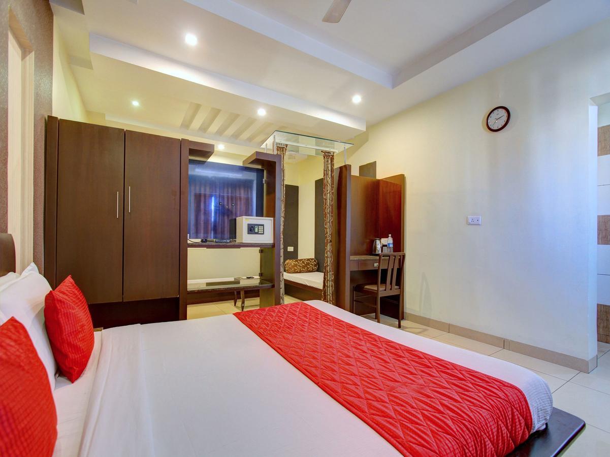 Oyo 8892 Kadambari Regency Hotell Angamali Eksteriør bilde