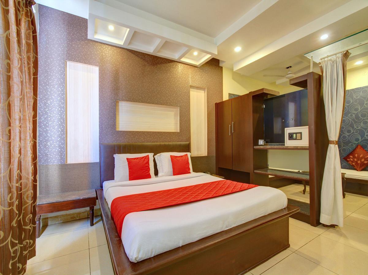 Oyo 8892 Kadambari Regency Hotell Angamali Eksteriør bilde