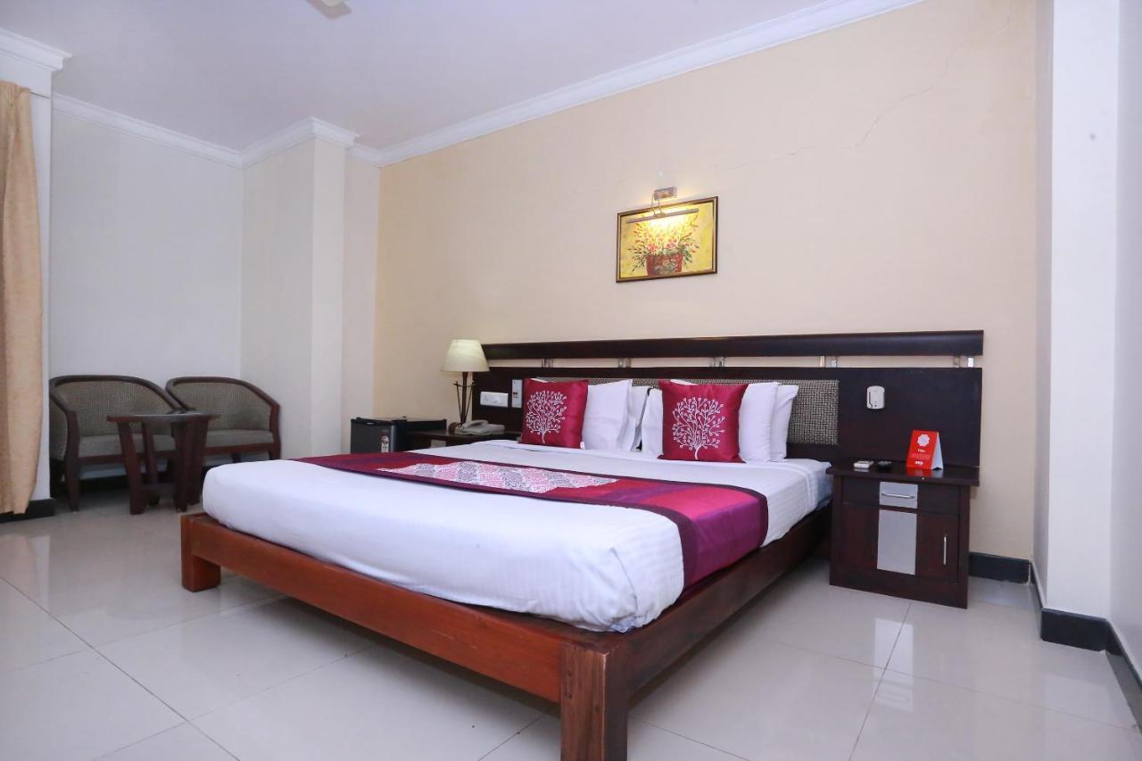 Oyo 8892 Kadambari Regency Hotell Angamali Eksteriør bilde