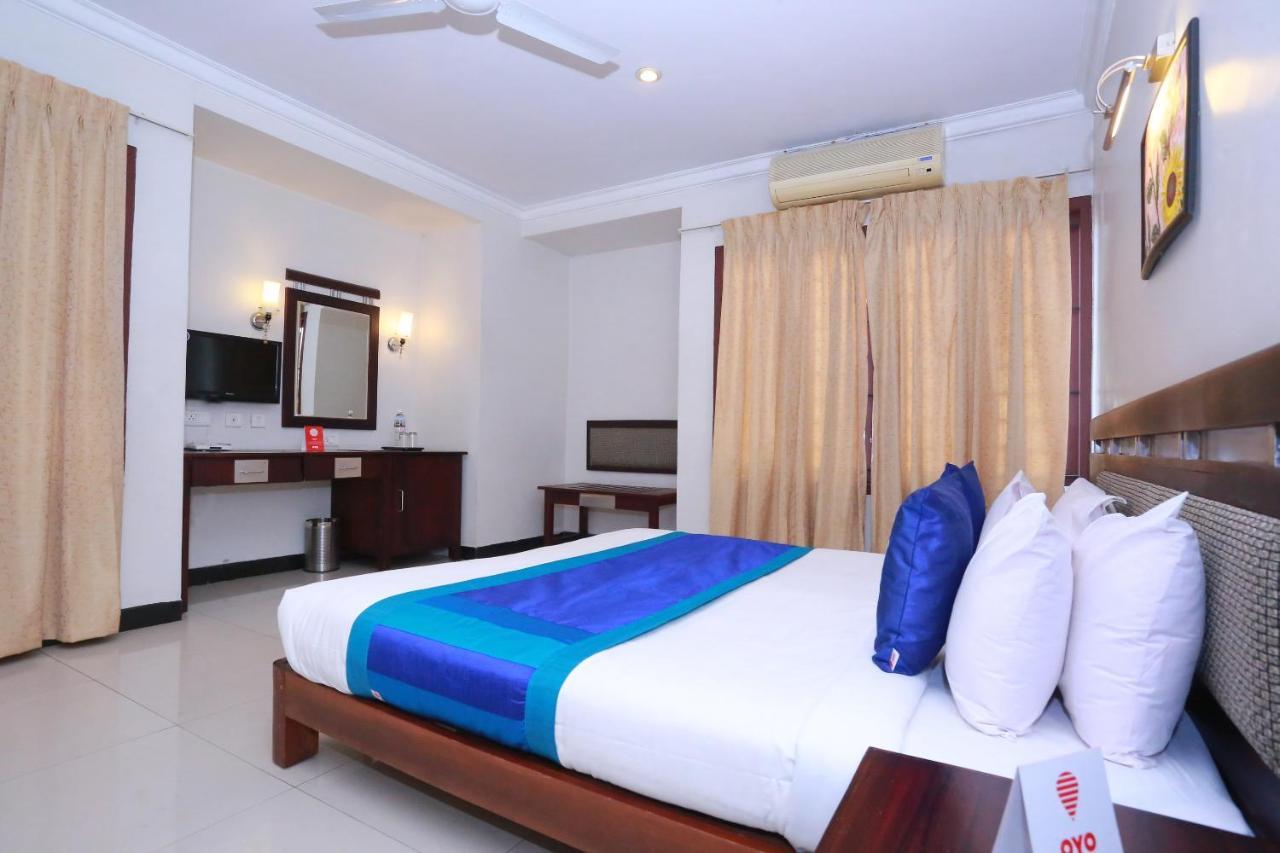 Oyo 8892 Kadambari Regency Hotell Angamali Eksteriør bilde