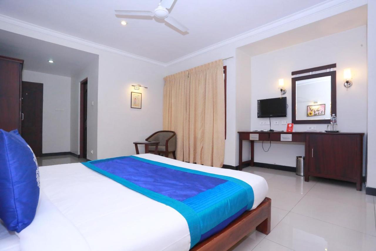 Oyo 8892 Kadambari Regency Hotell Angamali Eksteriør bilde