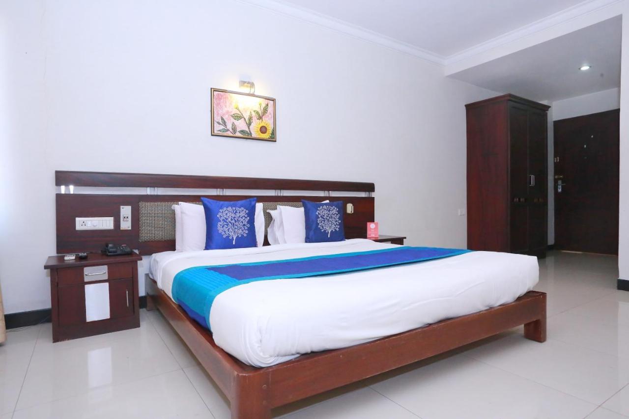 Oyo 8892 Kadambari Regency Hotell Angamali Eksteriør bilde