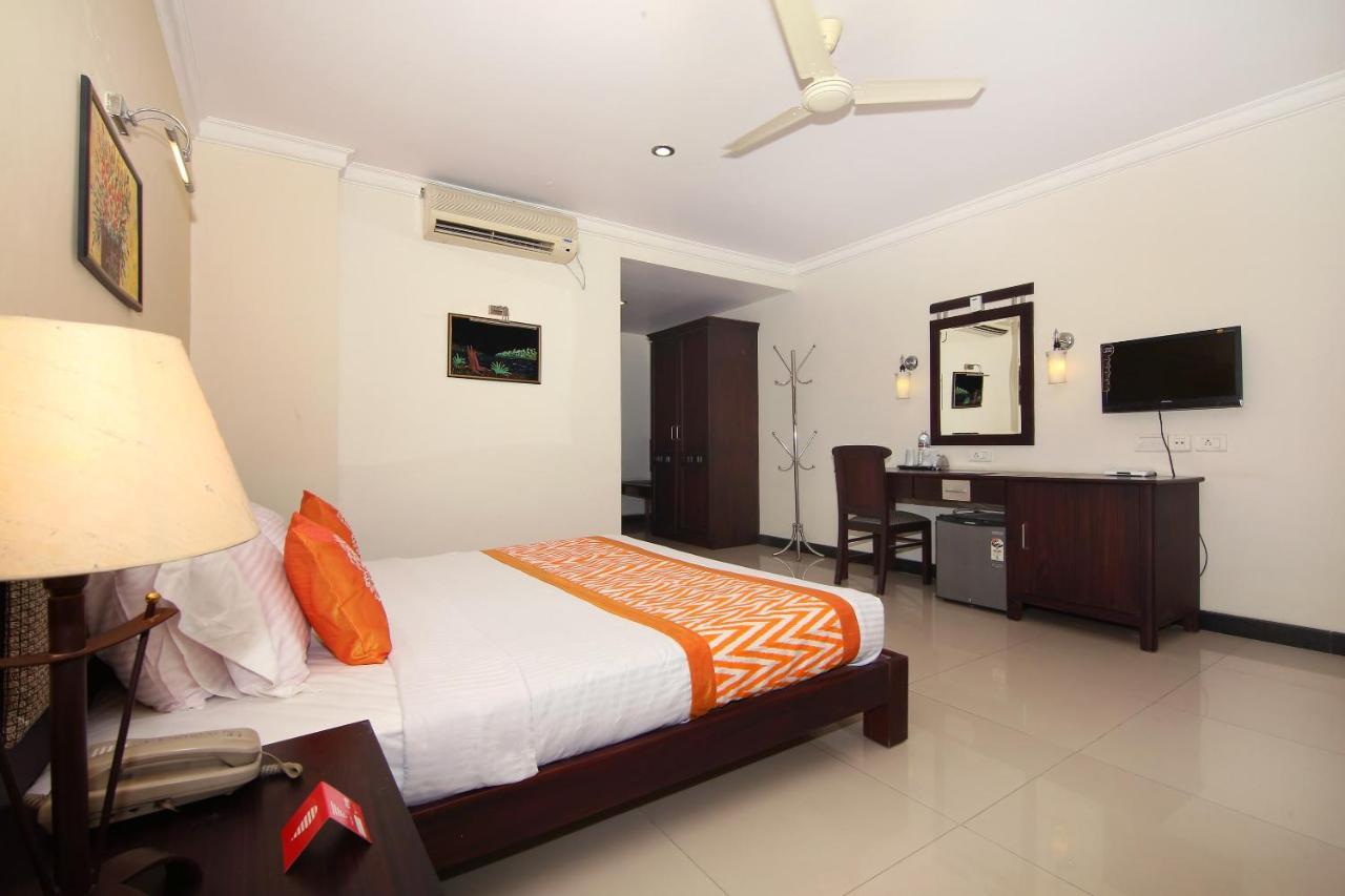 Oyo 8892 Kadambari Regency Hotell Angamali Eksteriør bilde