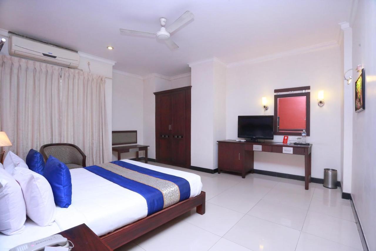 Oyo 8892 Kadambari Regency Hotell Angamali Eksteriør bilde