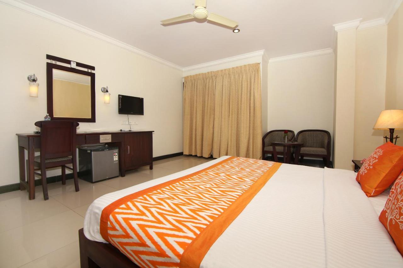 Oyo 8892 Kadambari Regency Hotell Angamali Eksteriør bilde