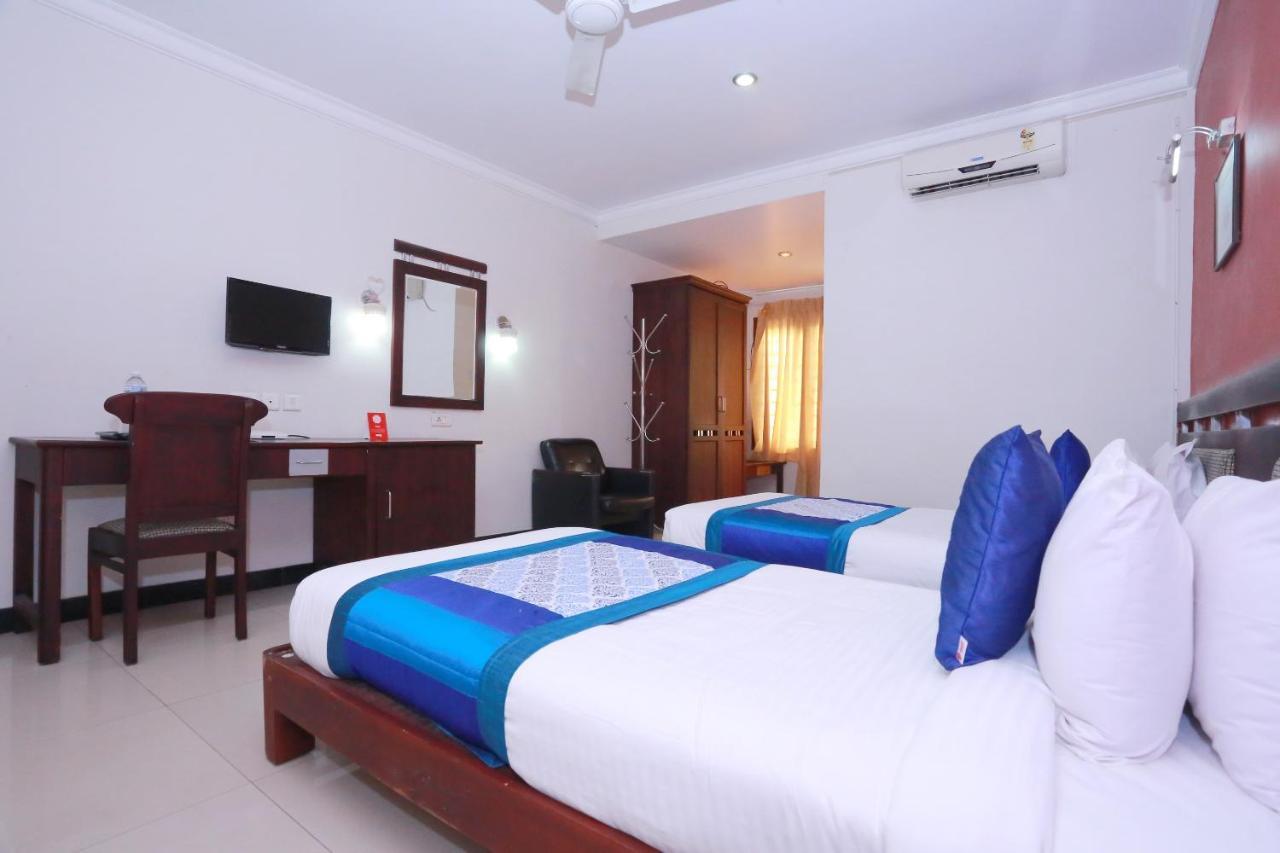 Oyo 8892 Kadambari Regency Hotell Angamali Eksteriør bilde